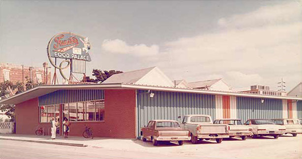 Fausto’s 60’s exterior